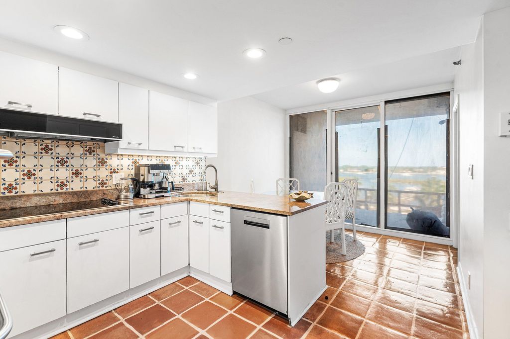 Photo of 529 S Flagler Drive #6g, West Palm Beach, FL 33401 (MLS # B26025458)