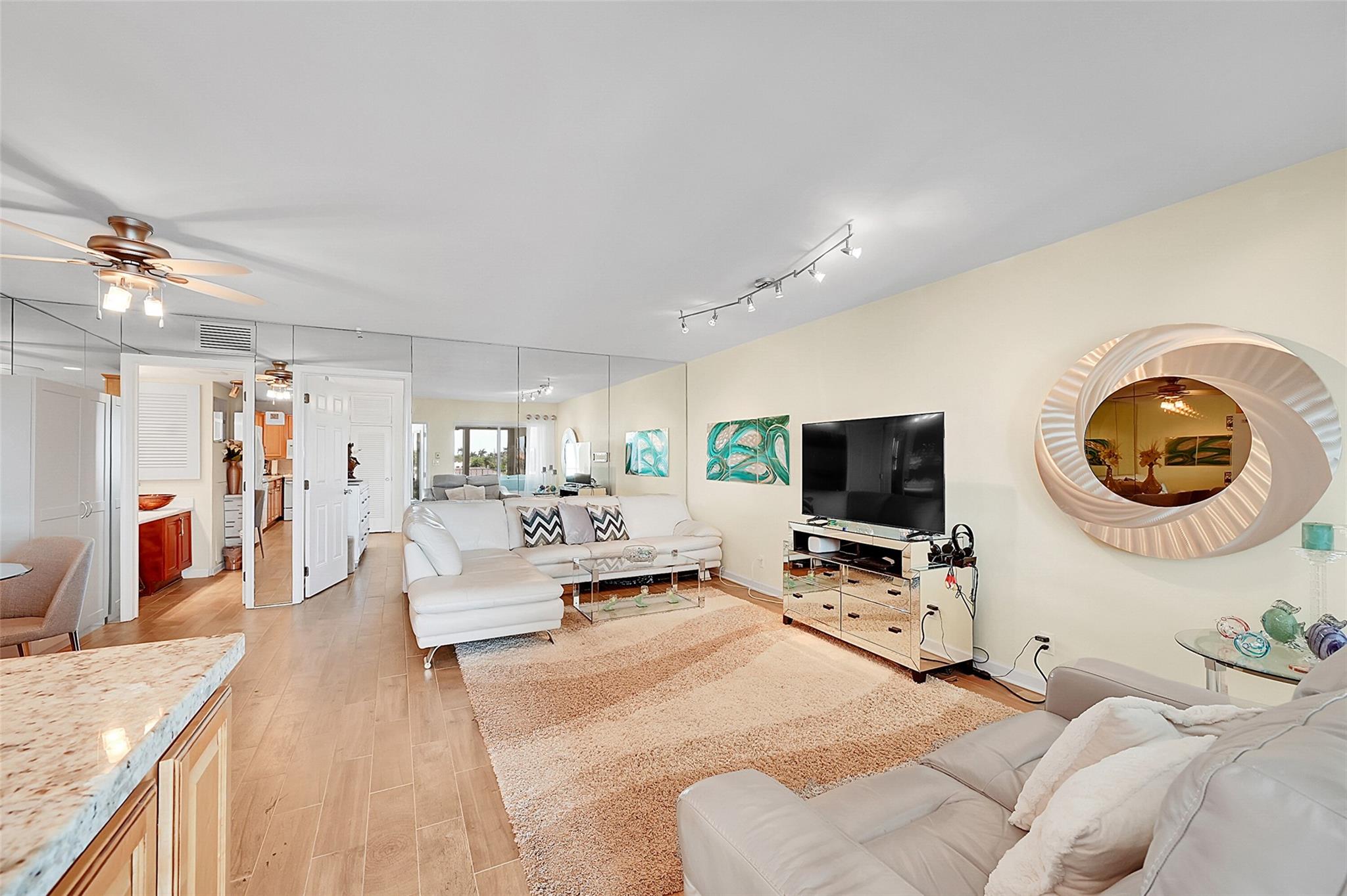 801 N Riverside Dr 4C