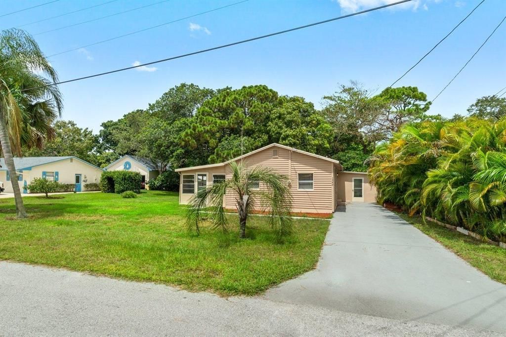 Photo of 1340 NW Antoch Avenue, Stuart, FL 34994 (MLS # R10733195)