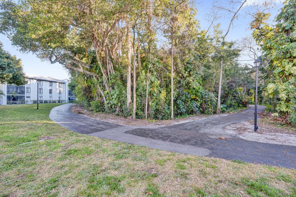 Photo of 1008 Green Pine Boulevard #D3, West Palm Beach, FL 33409 (MLS # R11167122)