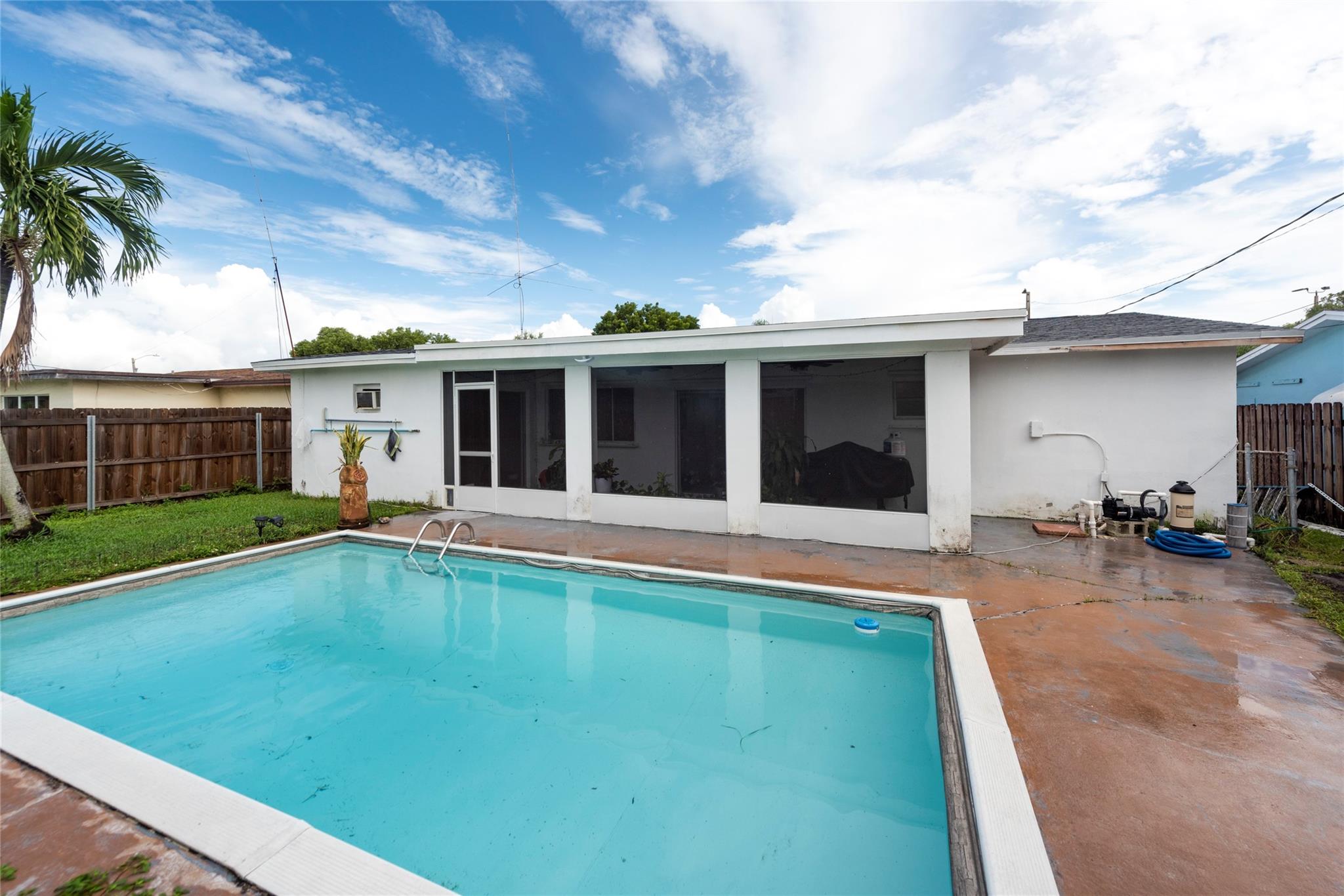 9081 NW 21st Mnr