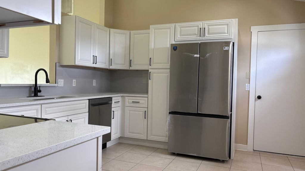 Photo of 637 SE Tanner Avenue, Port Saint Lucie, FL 34984 (MLS # B26018550)