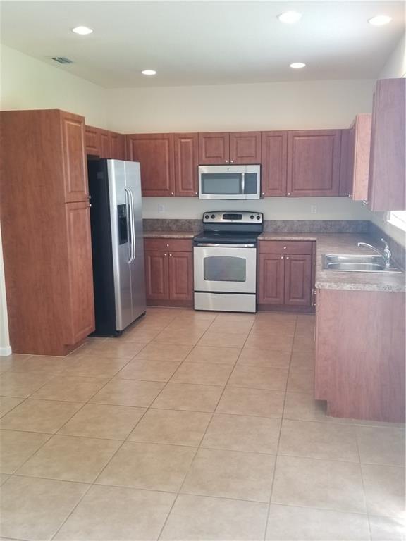 Strok 2 147-22 B - Residential Lease