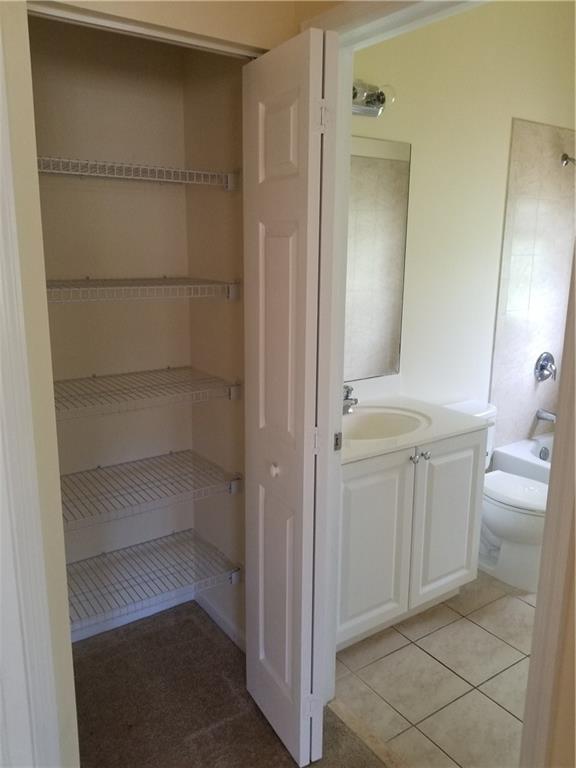 Strok 2 147-22 B - Residential Lease