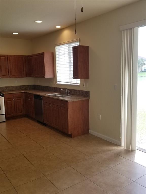 Strok 2 147-22 B - Residential Lease