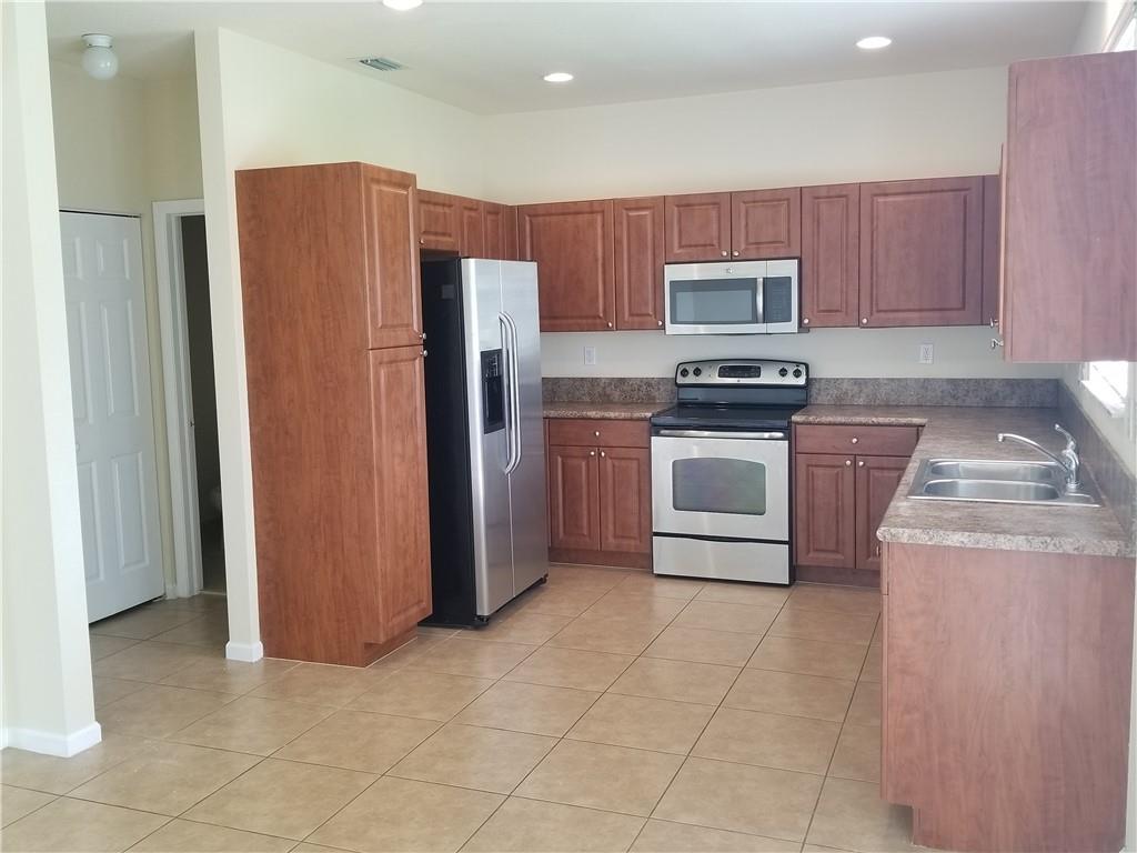 Strok 2 147-22 B - Residential Lease