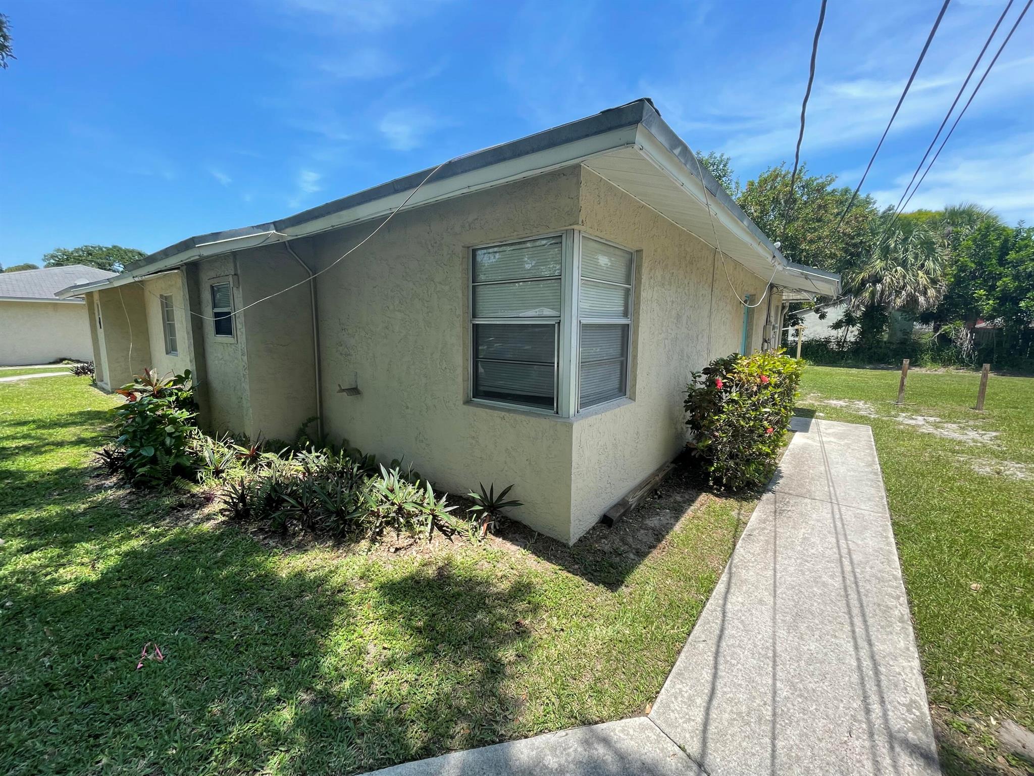 1/2 duplex located in Fort Pierce on 14th Street. This unit is a 2/2 freshly painted with porcelain tile flooring throughout. Plenty of closet and storage space in the unit. Washer and Dryer hook-up available in a laundry room off of the kitchen. Slider leads to back patio. Just under 1,000sf of space.