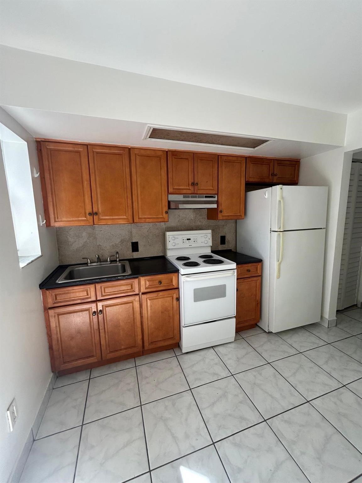 NORTH HOLLYWOOD - Residential Lease