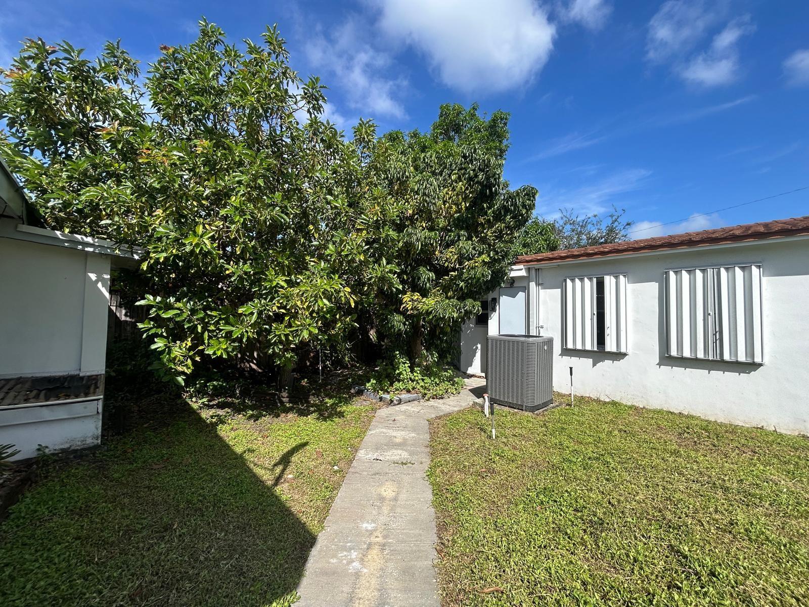 NORTH HOLLYWOOD - Residential Lease