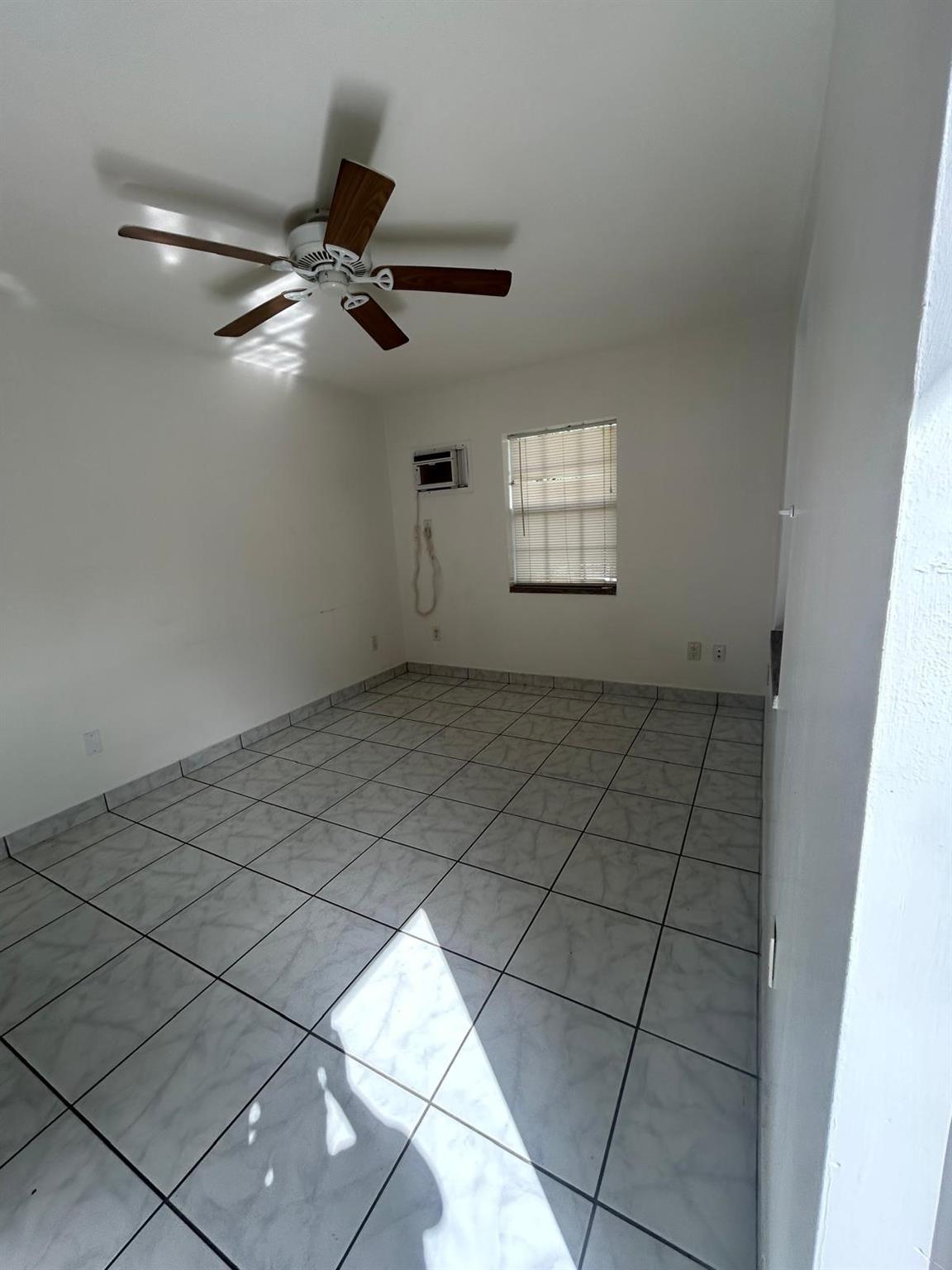 NORTH HOLLYWOOD - Residential Lease