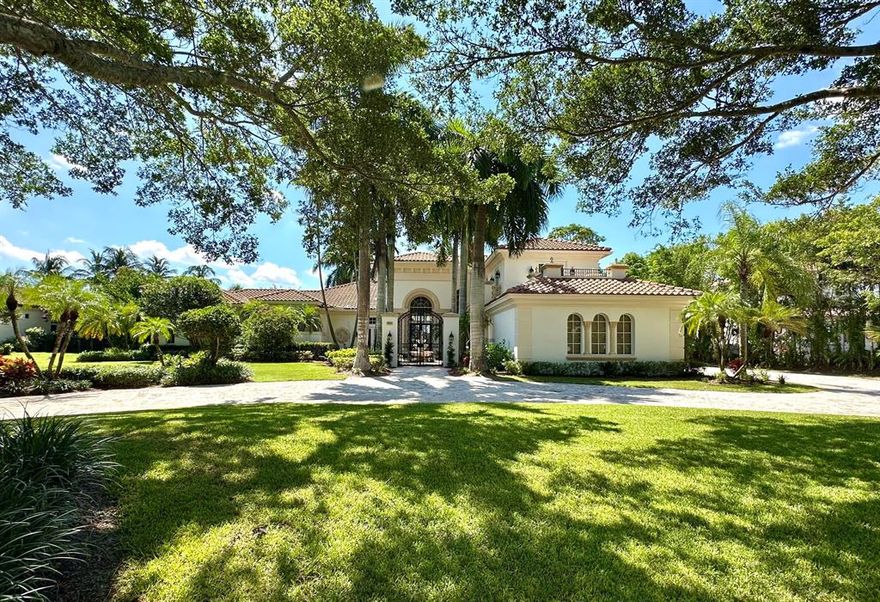 First time on the market since new. Designed by Shane Ames of Ames International Architecture. Built in 1999 by Courchene Development Corp. This absolutely beautiful home is set on one of Long Lake Estates best lakefront lots. Sitting on over an acre this classic Palm Beach style house has a fantastic flexible floor plan. Be wowed by the impressive scale and views of the pool deck landscaping to the lake. The living room has open views to the courtyard with fountain, the 50ft pool, gardens and lake.