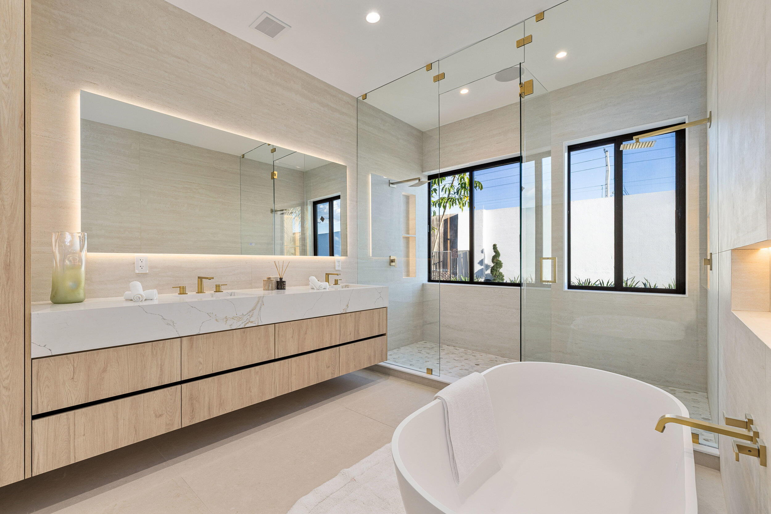 ROYAL PALM FOREST - Residential