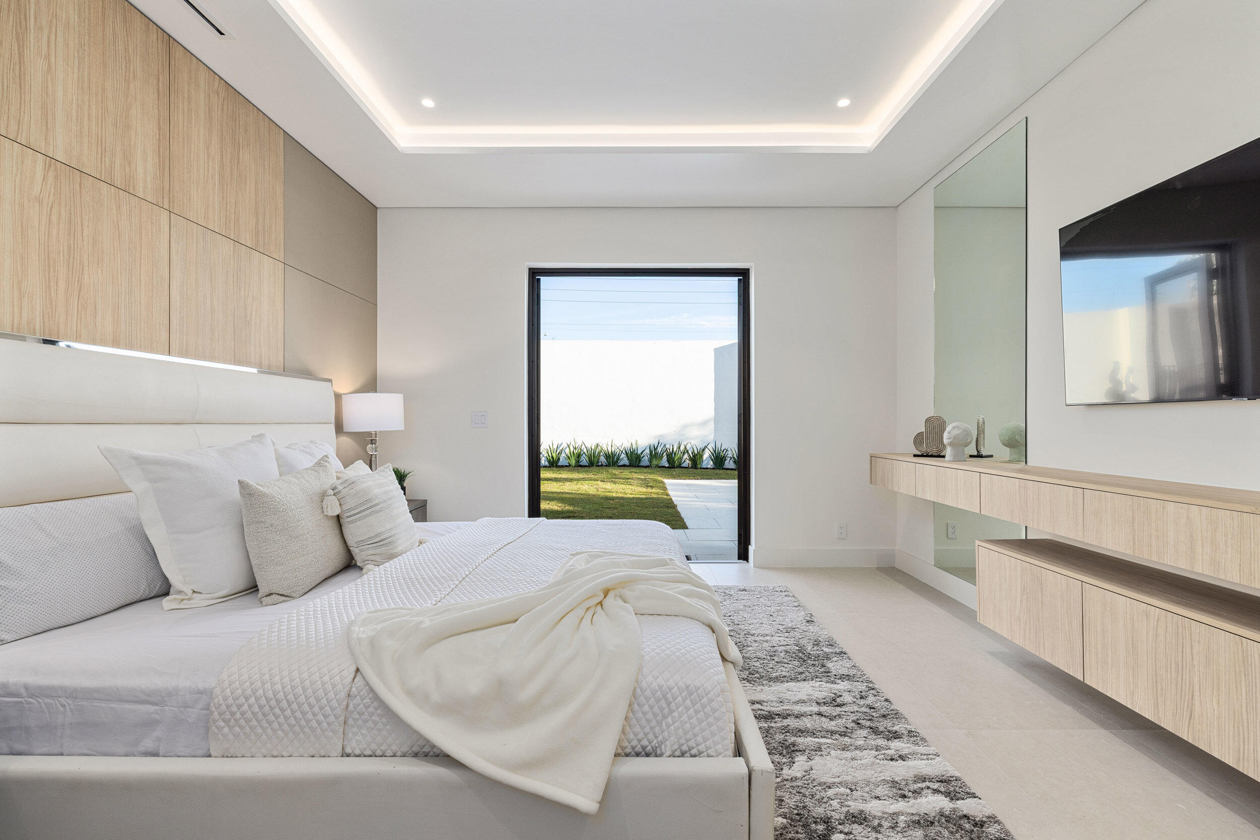 ROYAL PALM FOREST - Residential