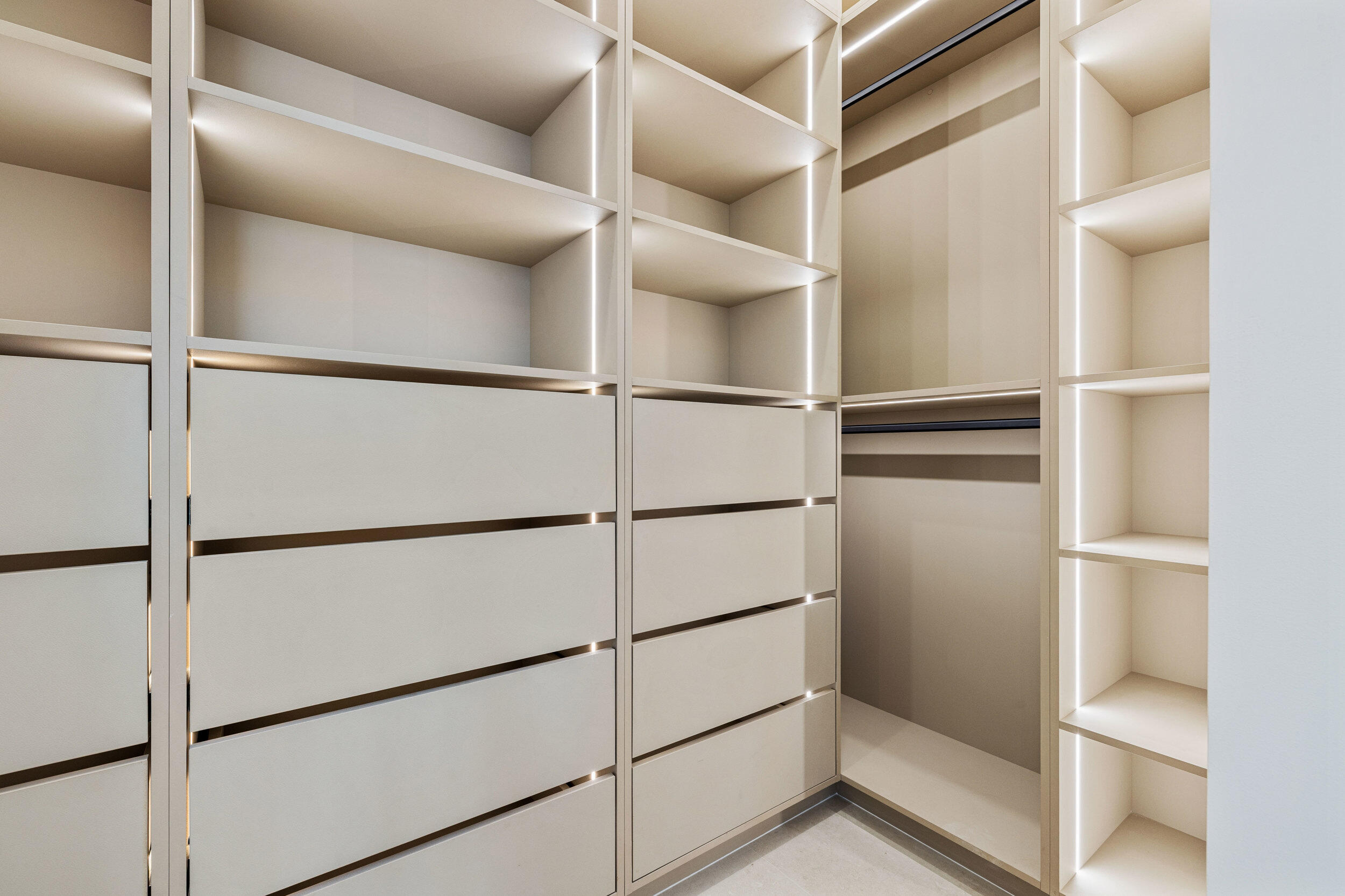 ROYAL PALM FOREST - Residential