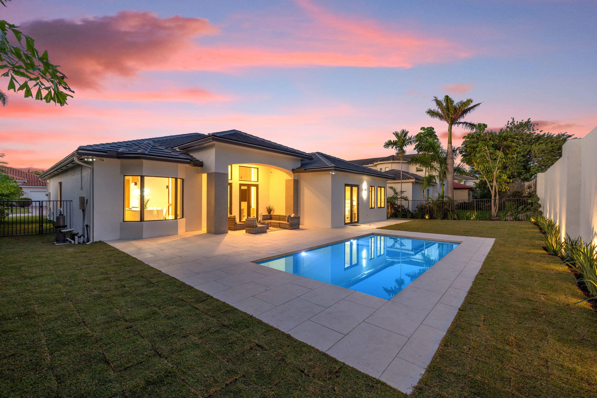 ROYAL PALM FOREST - Residential