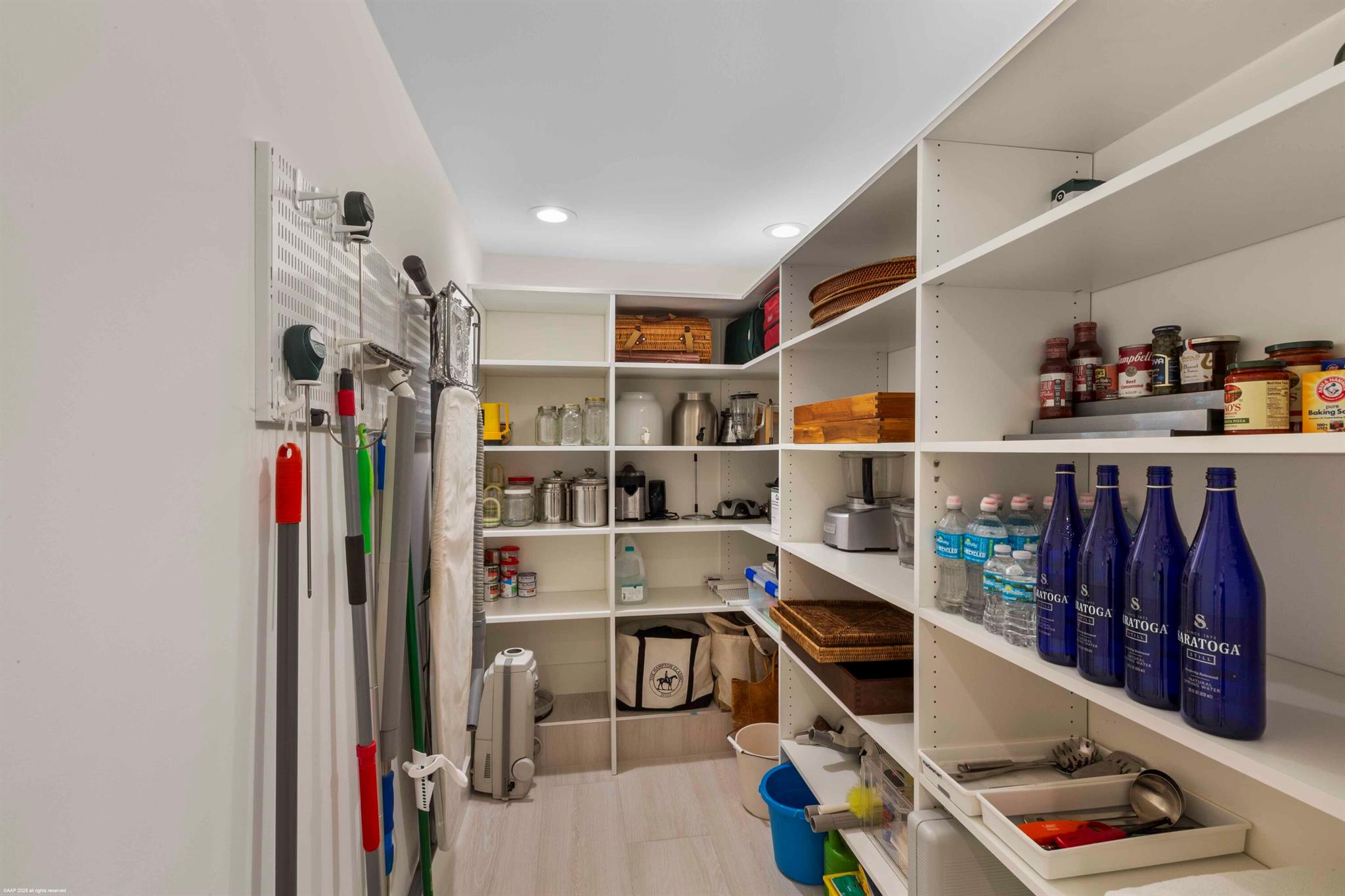 WINDSOR WAY 1 - Residential