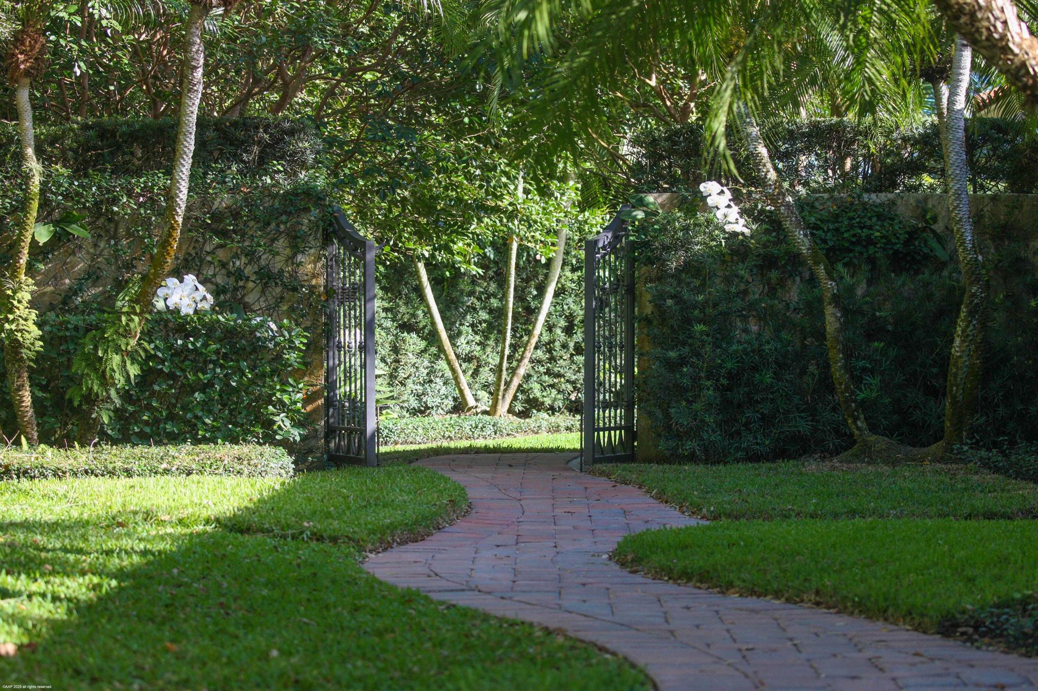 WINDSOR WAY 1 - Residential