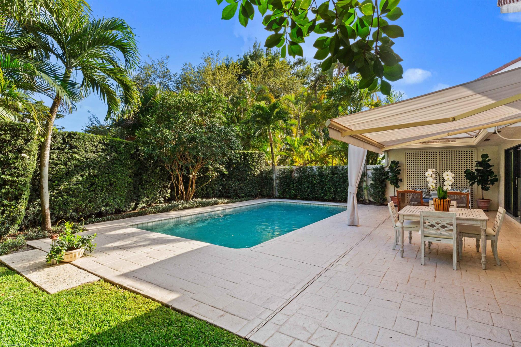 WINDSOR WAY 1 - Residential