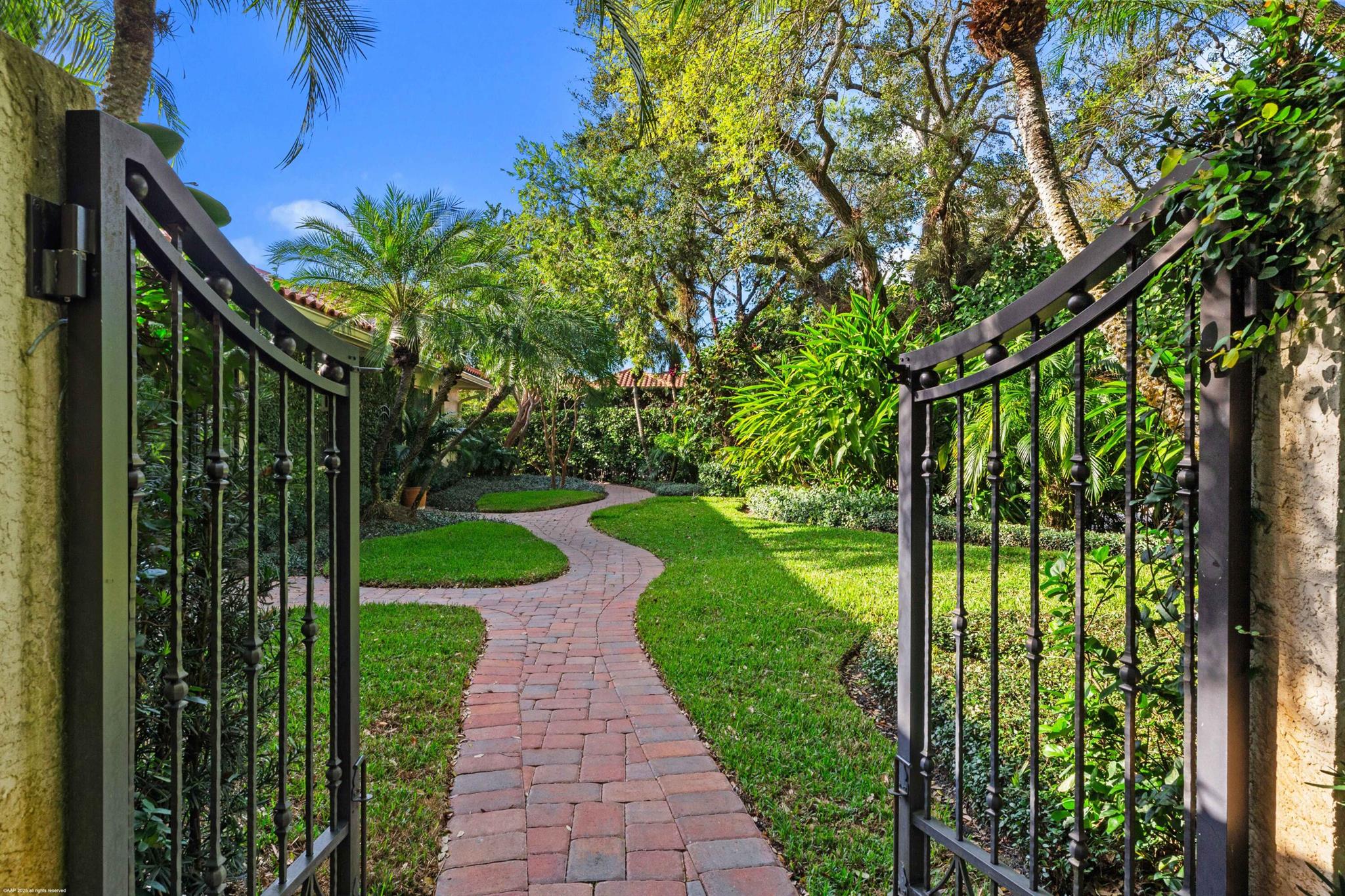 WINDSOR WAY 1 - Residential