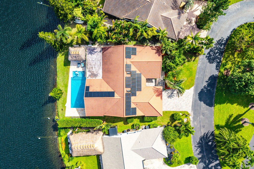 Photo of 9 Aspen Court, Boynton Beach, FL 33436 (MLS # B26092438)