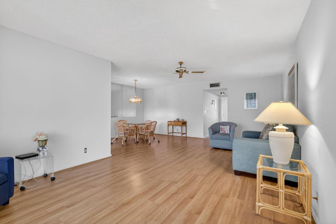 5091 Lakefront Boulevard C, Delray Beach, FL, 33484/$159,900 2 5091 Lakefront Boulevard C