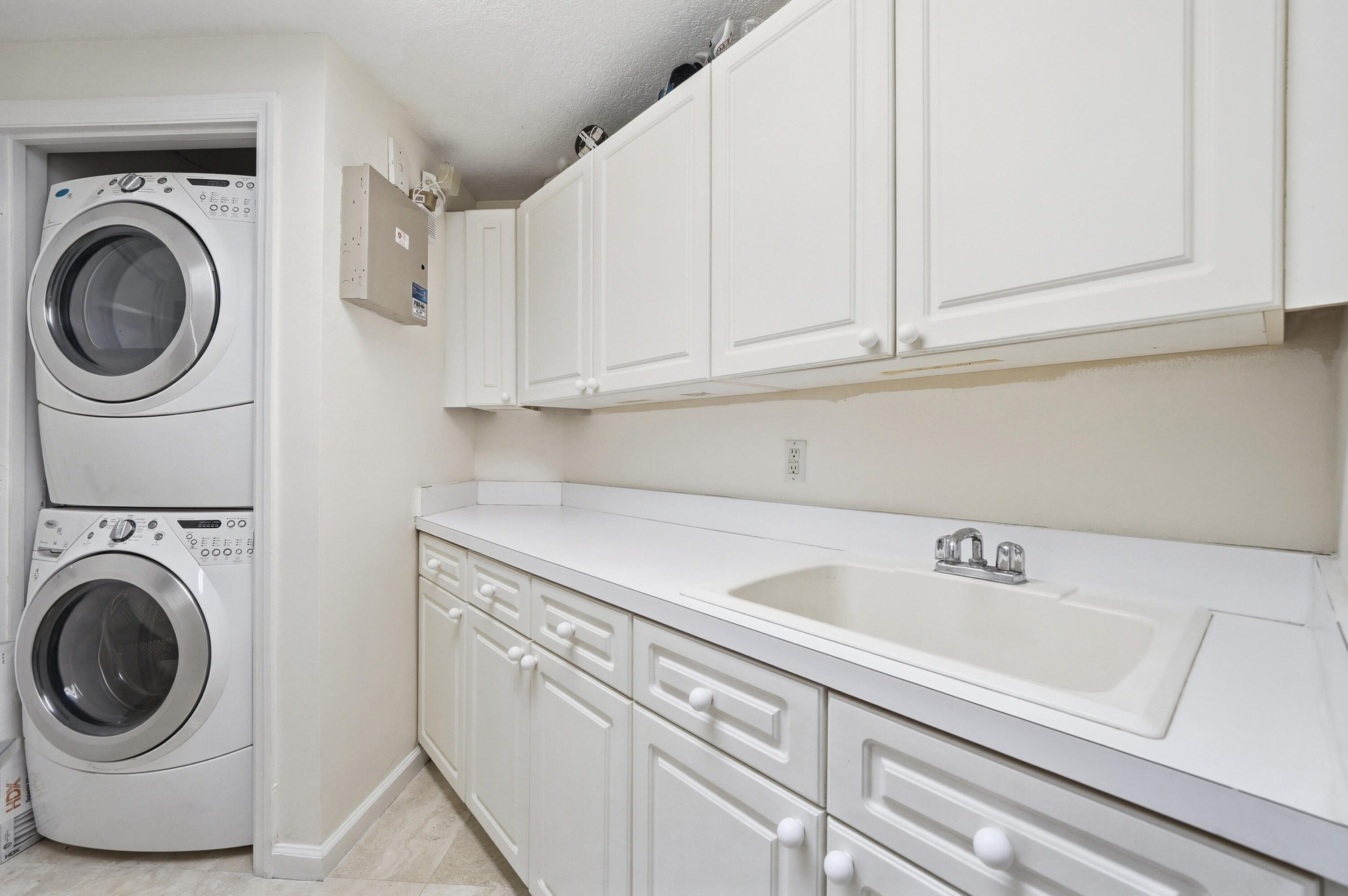 RENAISSANCE ON THE OCEAN - Residential