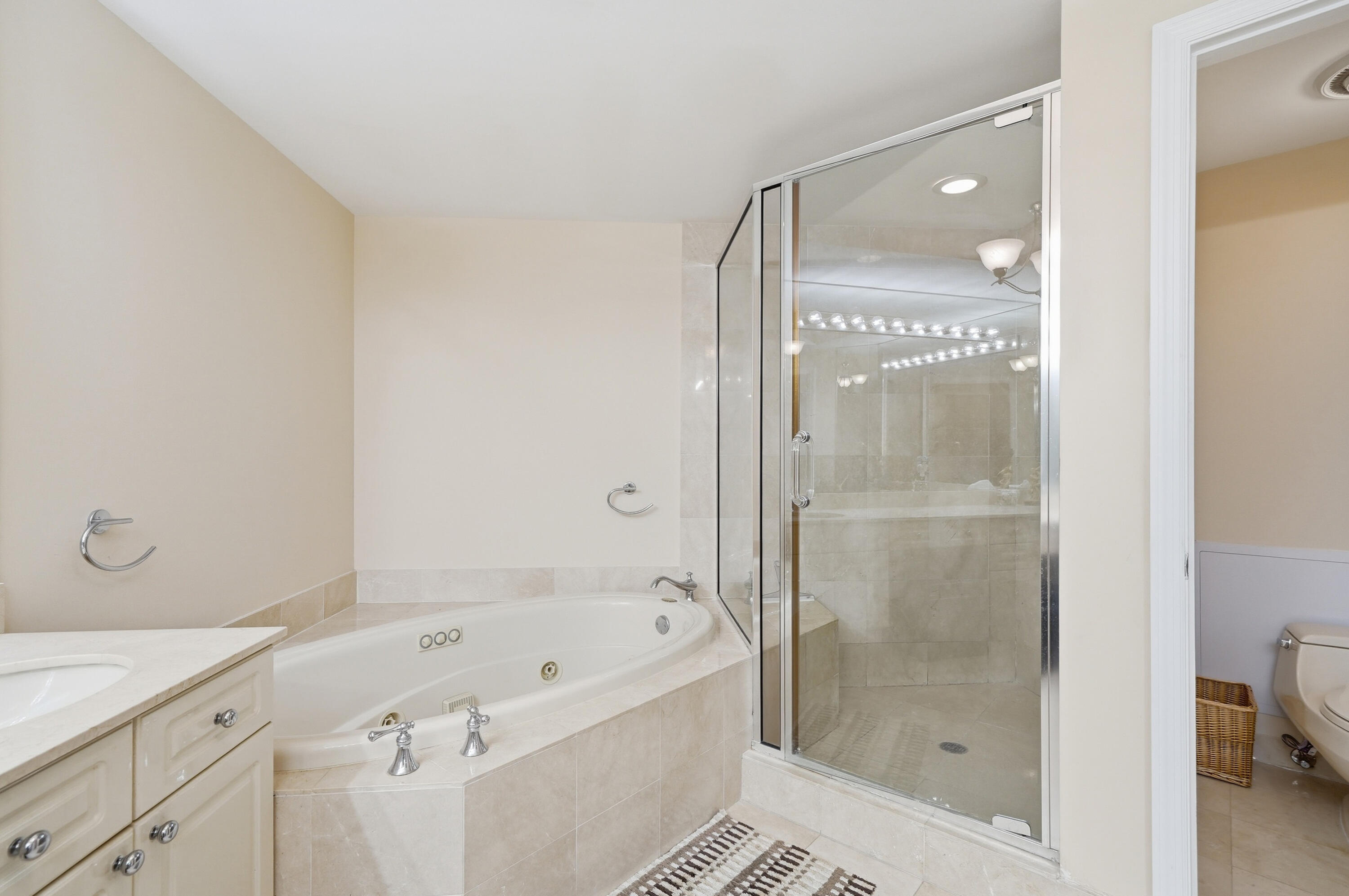 RENAISSANCE ON THE OCEAN - Residential