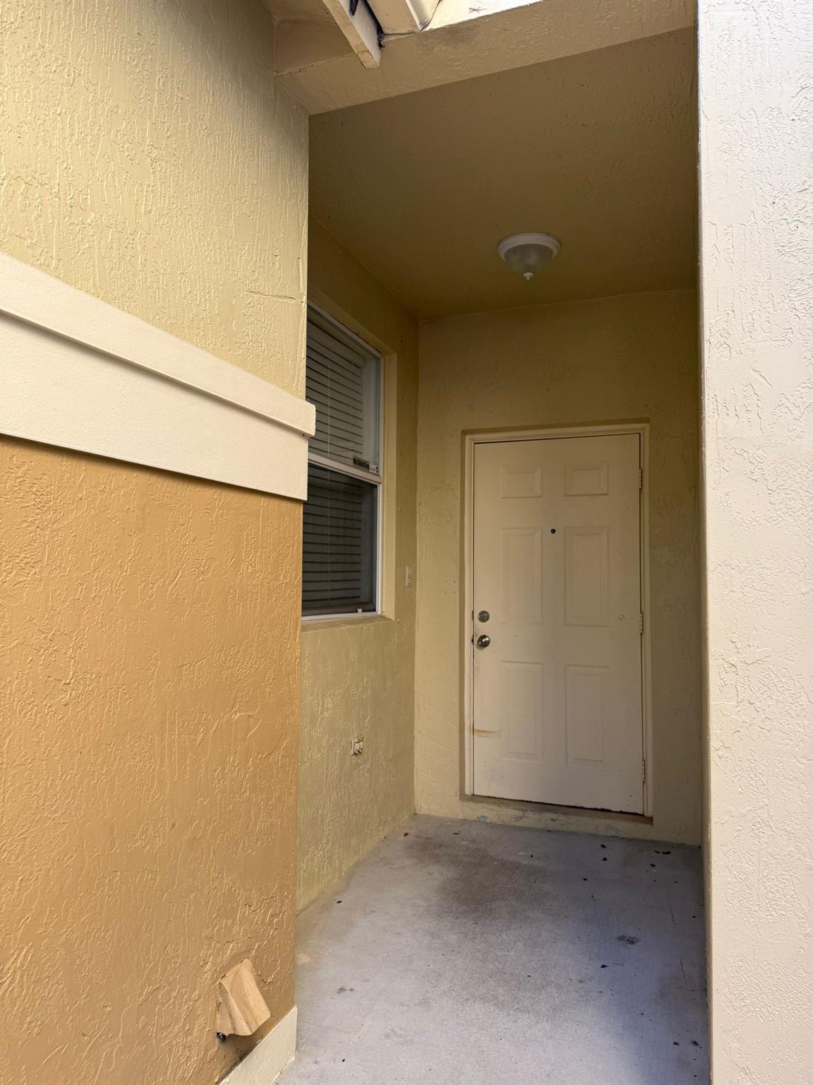 Beautifully upgraded townhouse in the desirable San Mateo community! This spacious 2-bedroom, 2.5-bath home is freshly painted and features brand-new flooring and appliances. Enjoy a bright, open layout perfect for comfortable living and entertaining. Located in the heart of Weston, just minutes from top-rated A+ schools, parks, shopping, and major highways. Quiet, family-friendly neighborhood with excellent amenities. Move-in ready — don’t miss this opportunity!