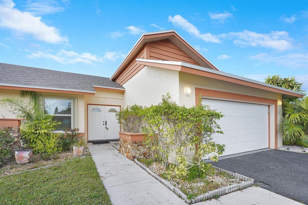 Photo of 20870 Sugarloaf Lane, Boca Raton, FL 33428 (MLS # R11049891)