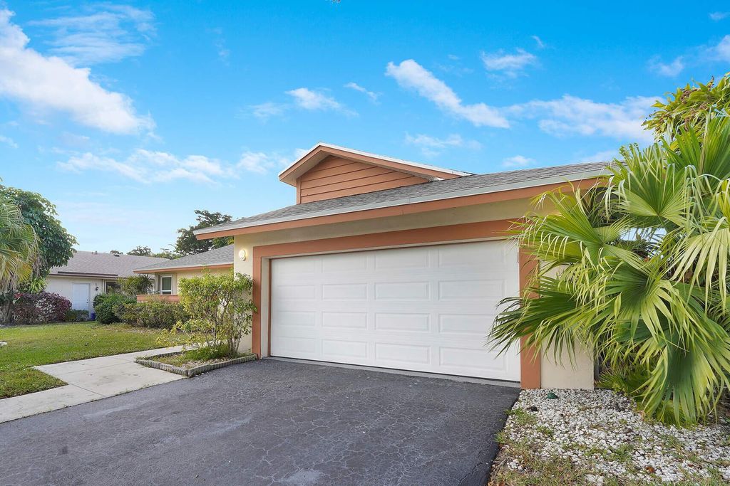 Photo of 20870 Sugarloaf Lane, Boca Raton, FL 33428 (MLS # R11049891)
