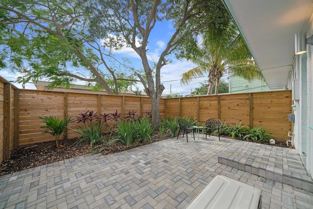 Photo of 430 N K Street, Lake Worth Beach, FL 33460 (MLS # B26000768)