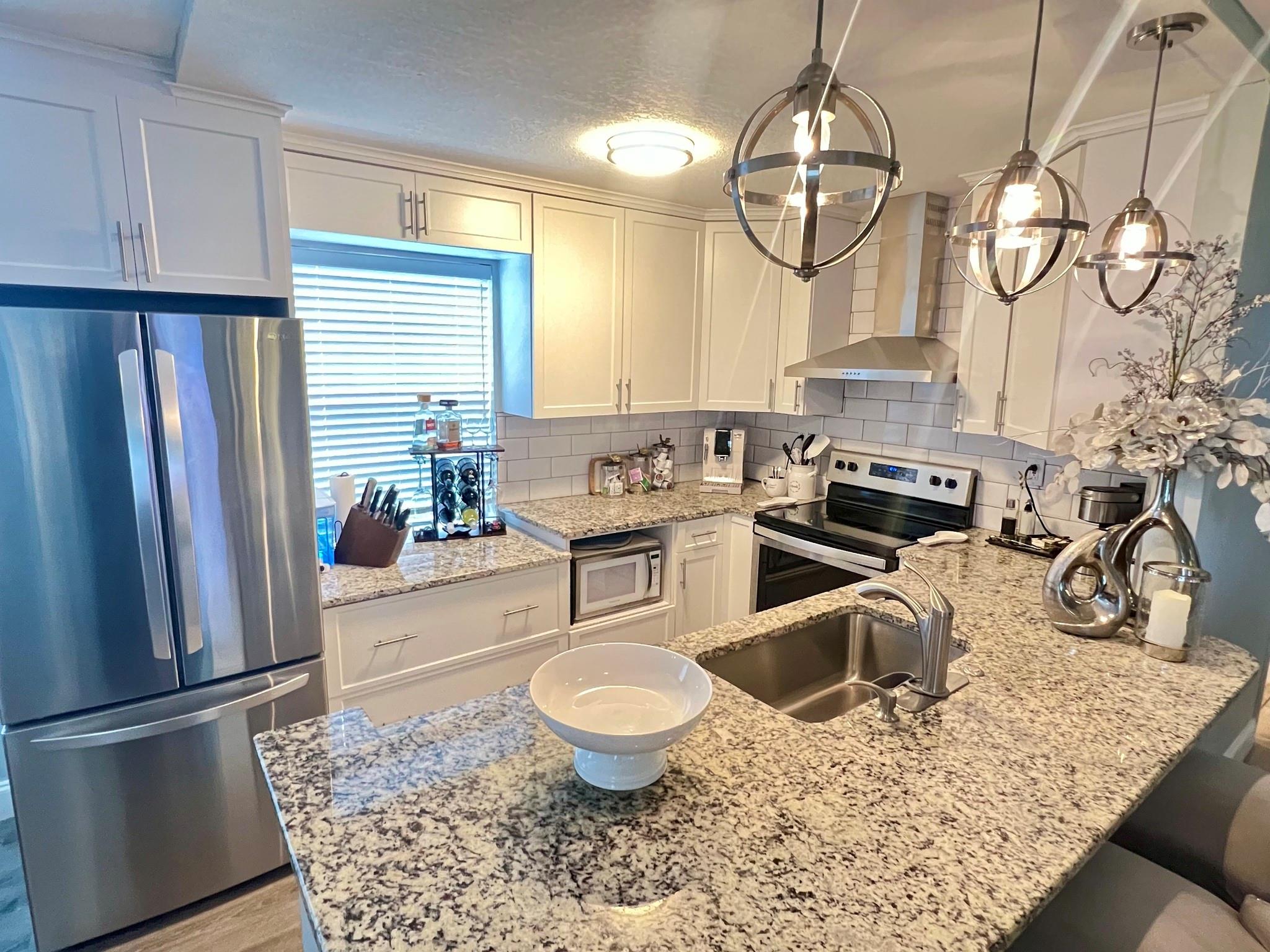 Elevate yourself at residence 292G, nestled in the prestigious area of Piedmont in Kings Point! This tranquil 2 bedroom I 2 bathroom has an updated kitchen, spacious bedrooms with a large walk-in closet, vinyl and tile flooring throughout. Unique expanded layout featuring additional square footage, thanks to a versatile enclosed patio. Enjoy a variety of well-known resort-style living amenities that the recreational area provides. An inclusive paradise to stay active and safe in a well-maintained 55+ gated community. Concierge buses that will bring you to various Shops, Super Target, Hospital, Mall, etc...