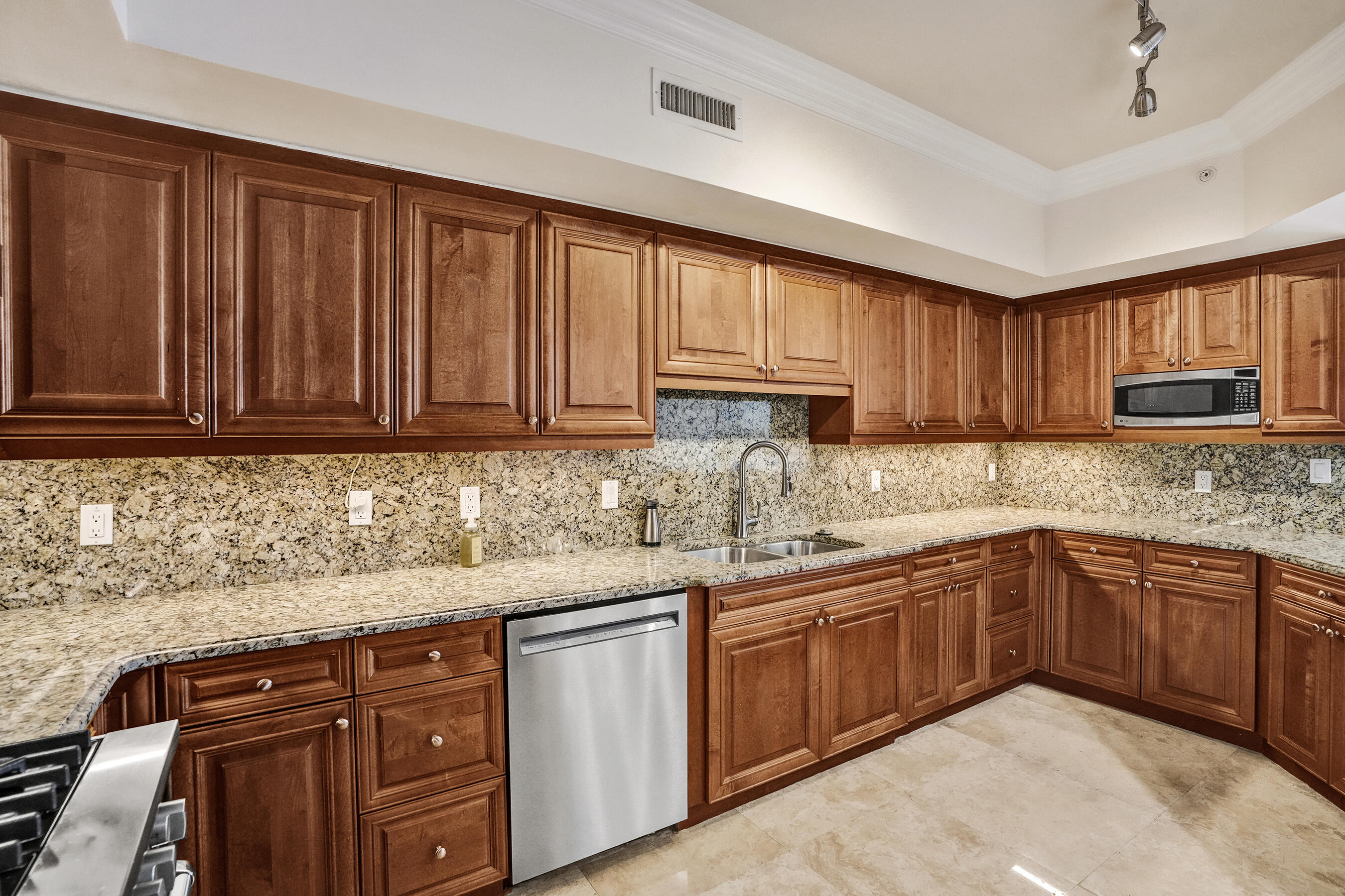 HEMINGWAY LANDINGS CONDO - Residential