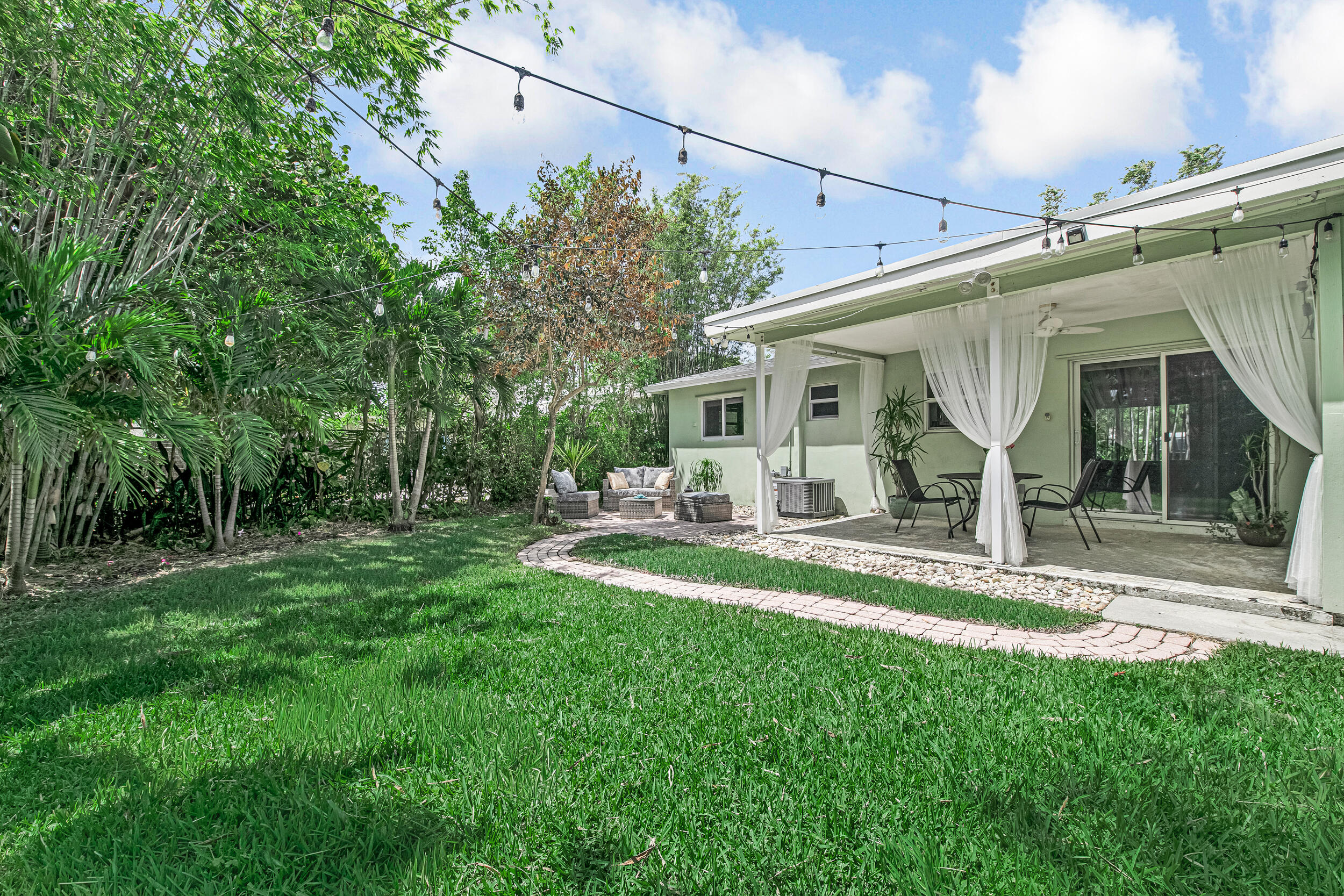 NORTH LAKE WORTH - Residential