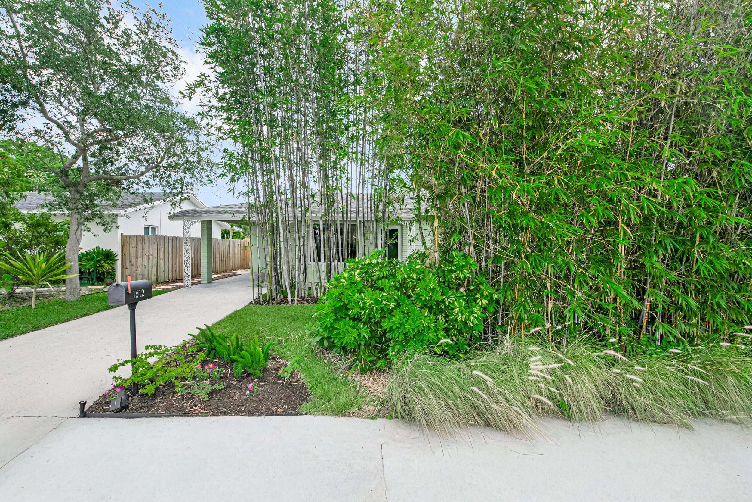 NORTH LAKE WORTH - Residential