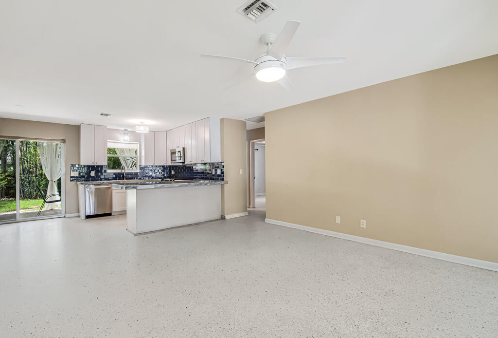 NORTH LAKE WORTH - Residential