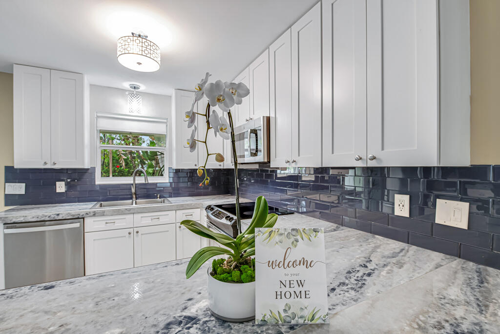 NORTH LAKE WORTH - Residential