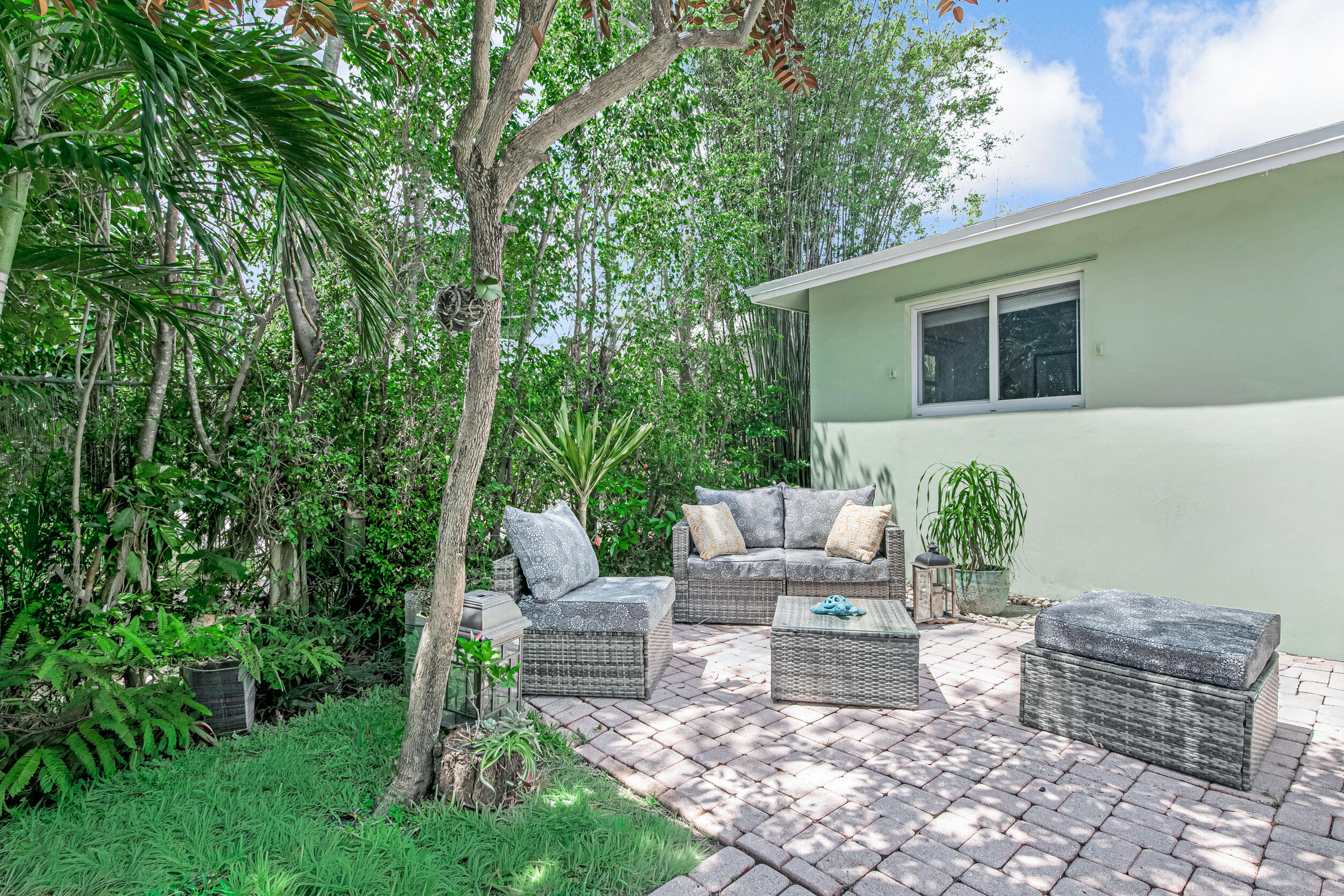 NORTH LAKE WORTH - Residential