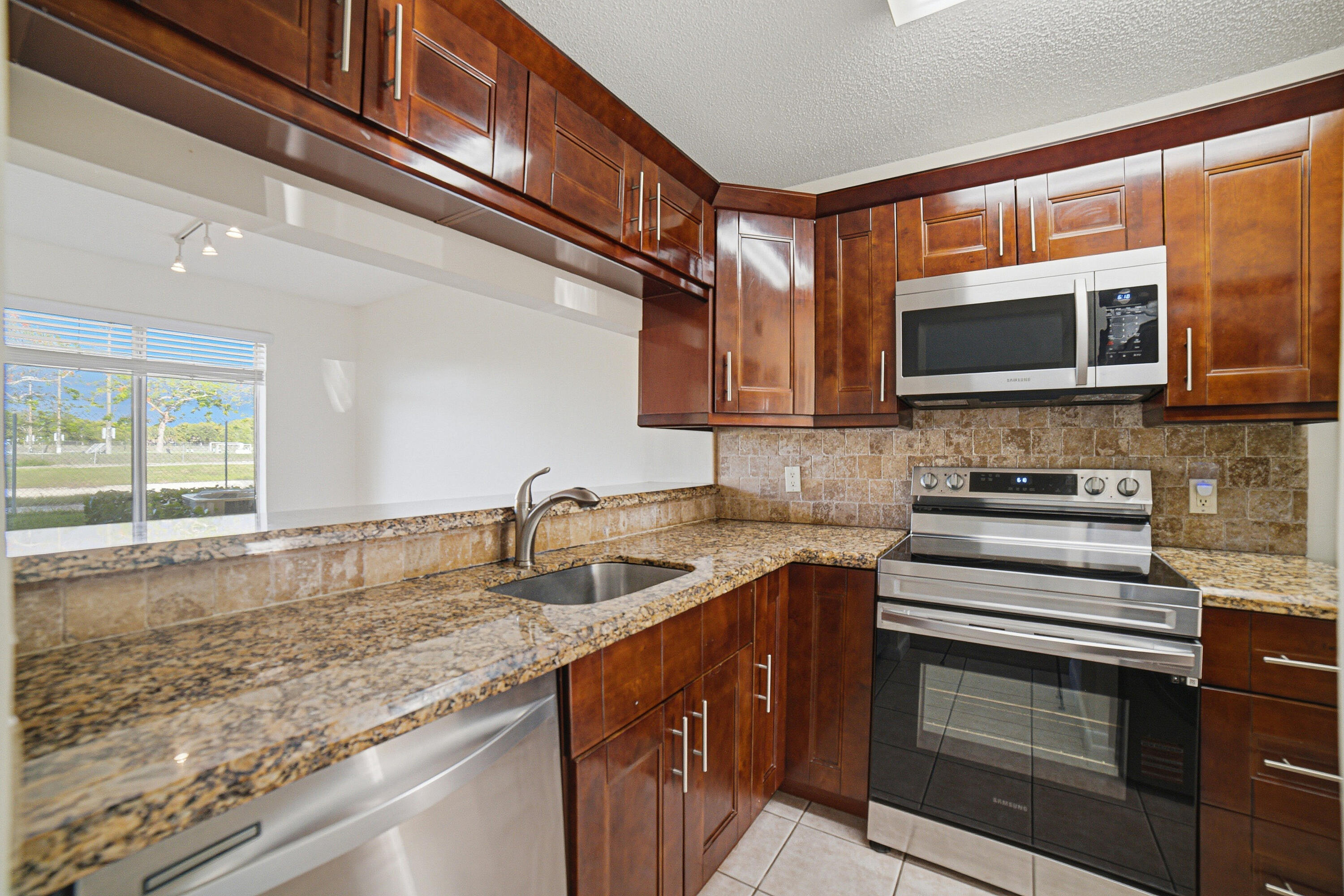 NAPOLI GARDENS AT CORAL SPRINGS - Residential Lease