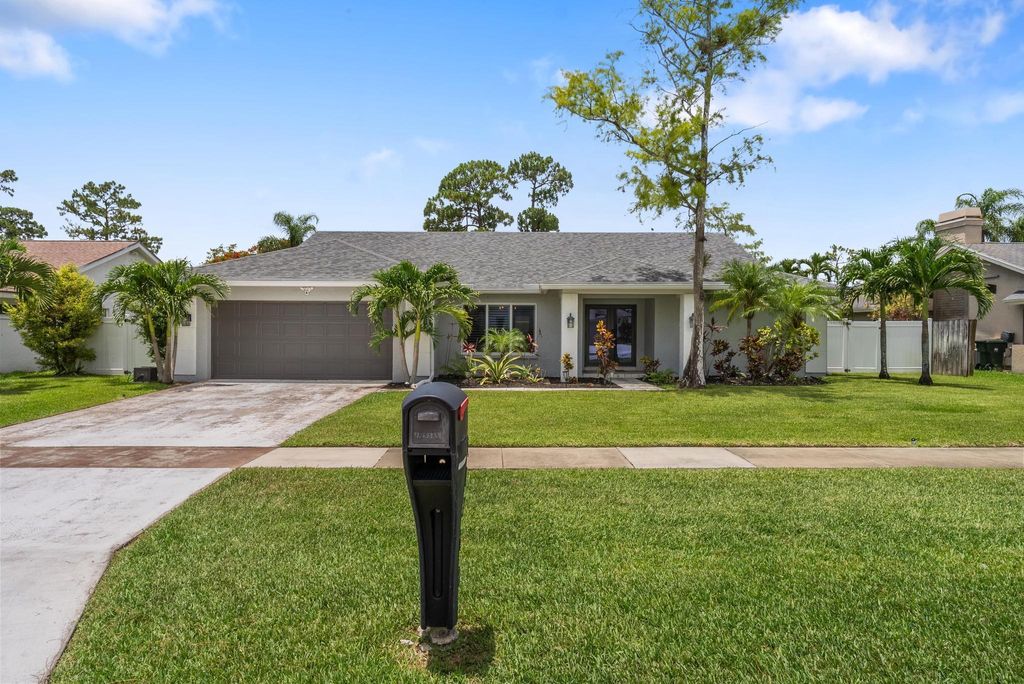 Photo of 14068 Greentree Drive, Wellington, FL 33414 (MLS # R11095639)