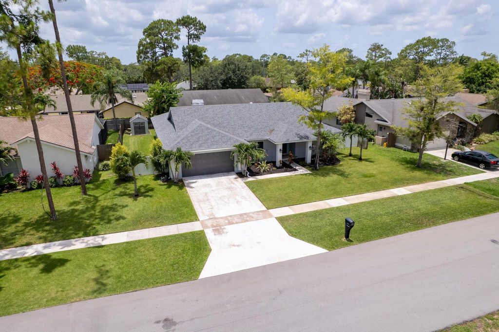 Photo of 14068 Greentree Drive, Wellington, FL 33414 (MLS # R11095639)