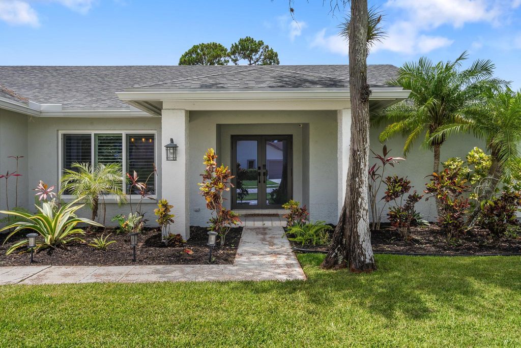 Photo of 14068 Greentree Drive, Wellington, FL 33414 (MLS # R11095639)