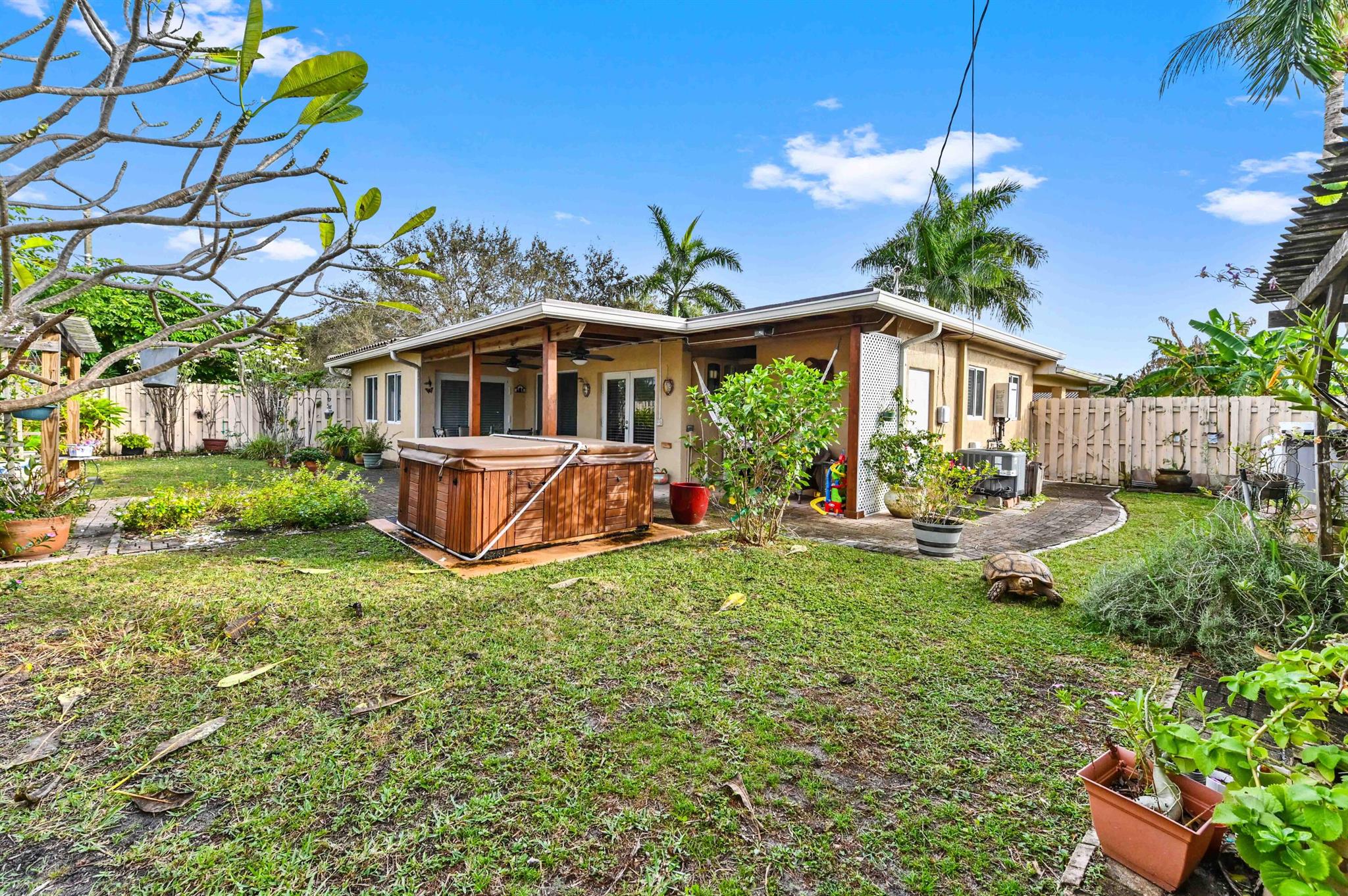 FLORESTA ESTATES - Residential