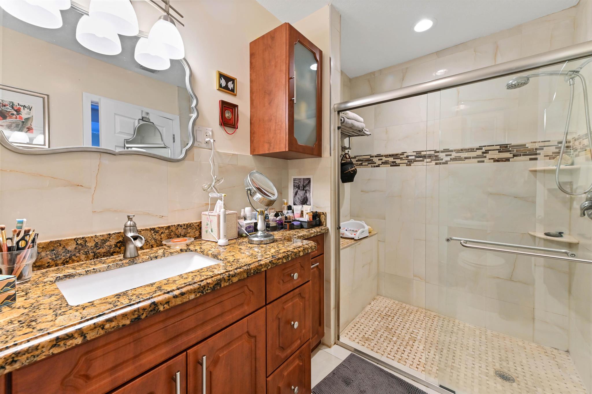 FLORESTA ESTATES - Residential