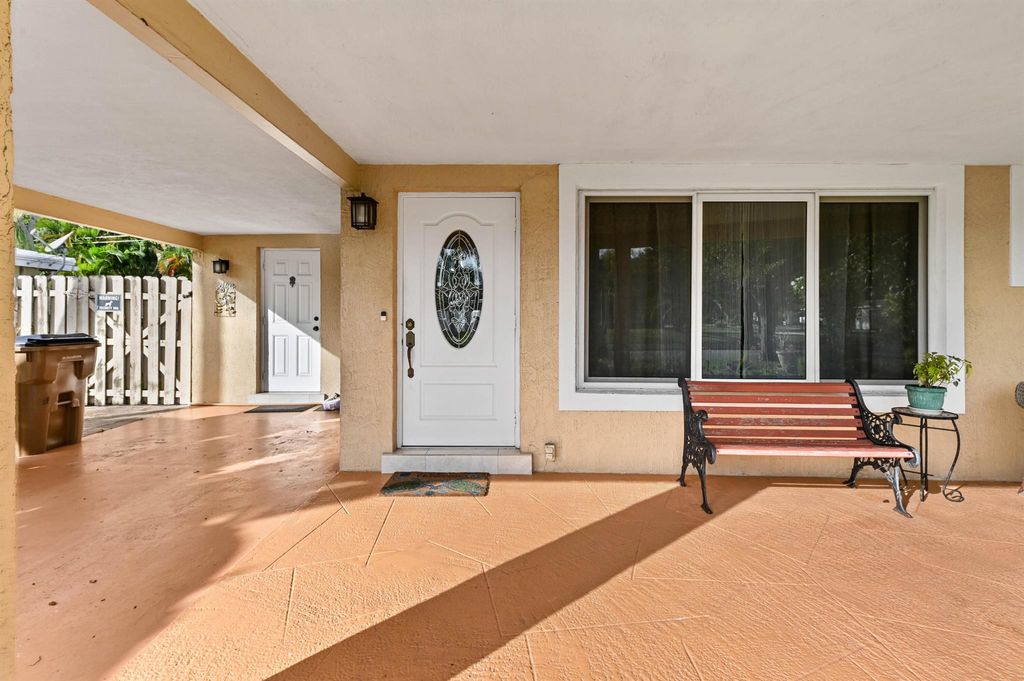 Photo of 1121 SE 14th Court, Deerfield Beach, FL 33441 (MLS # R11144873)