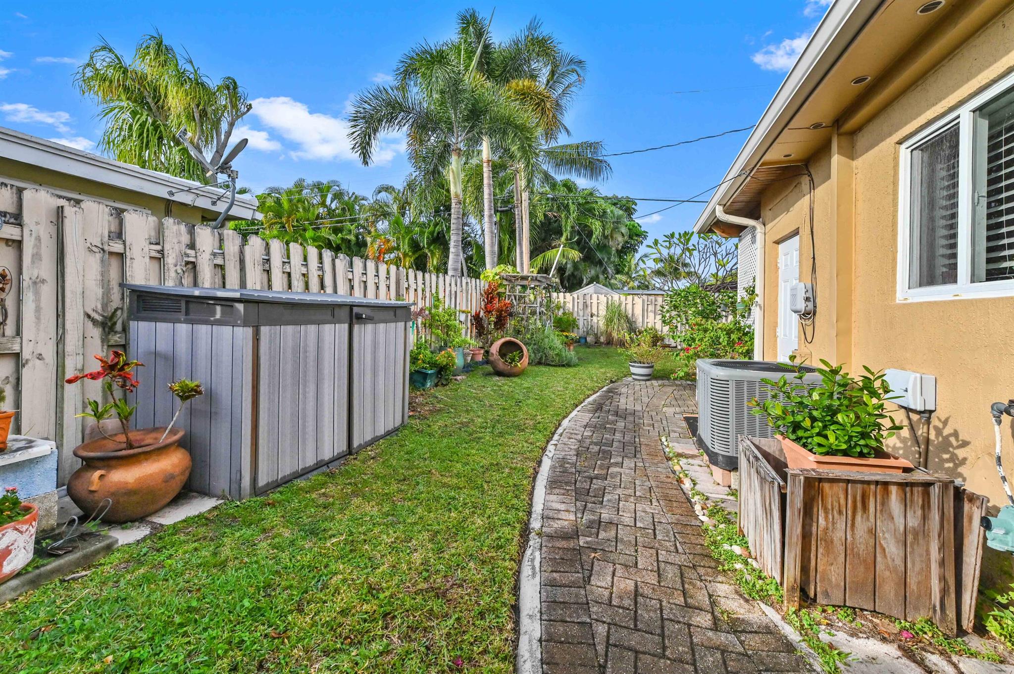 FLORESTA ESTATES - Residential