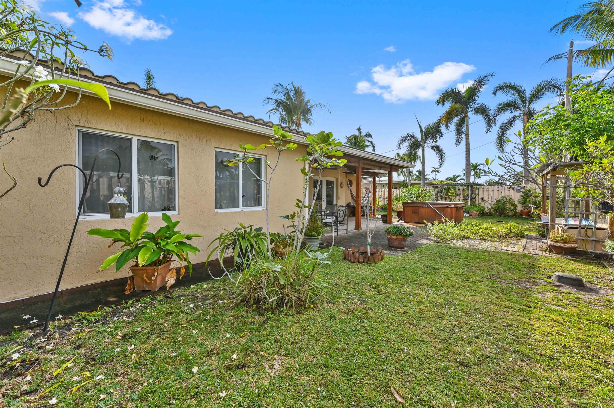 FLORESTA ESTATES - Residential