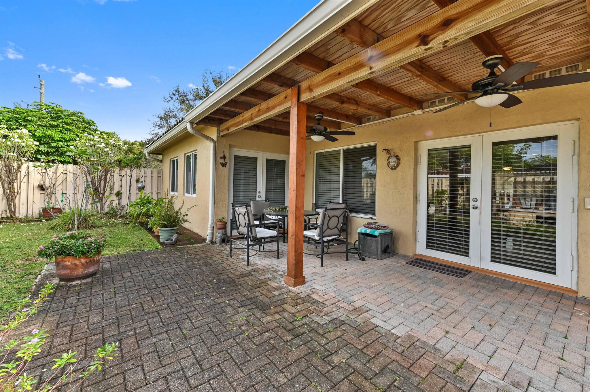 FLORESTA ESTATES - Residential