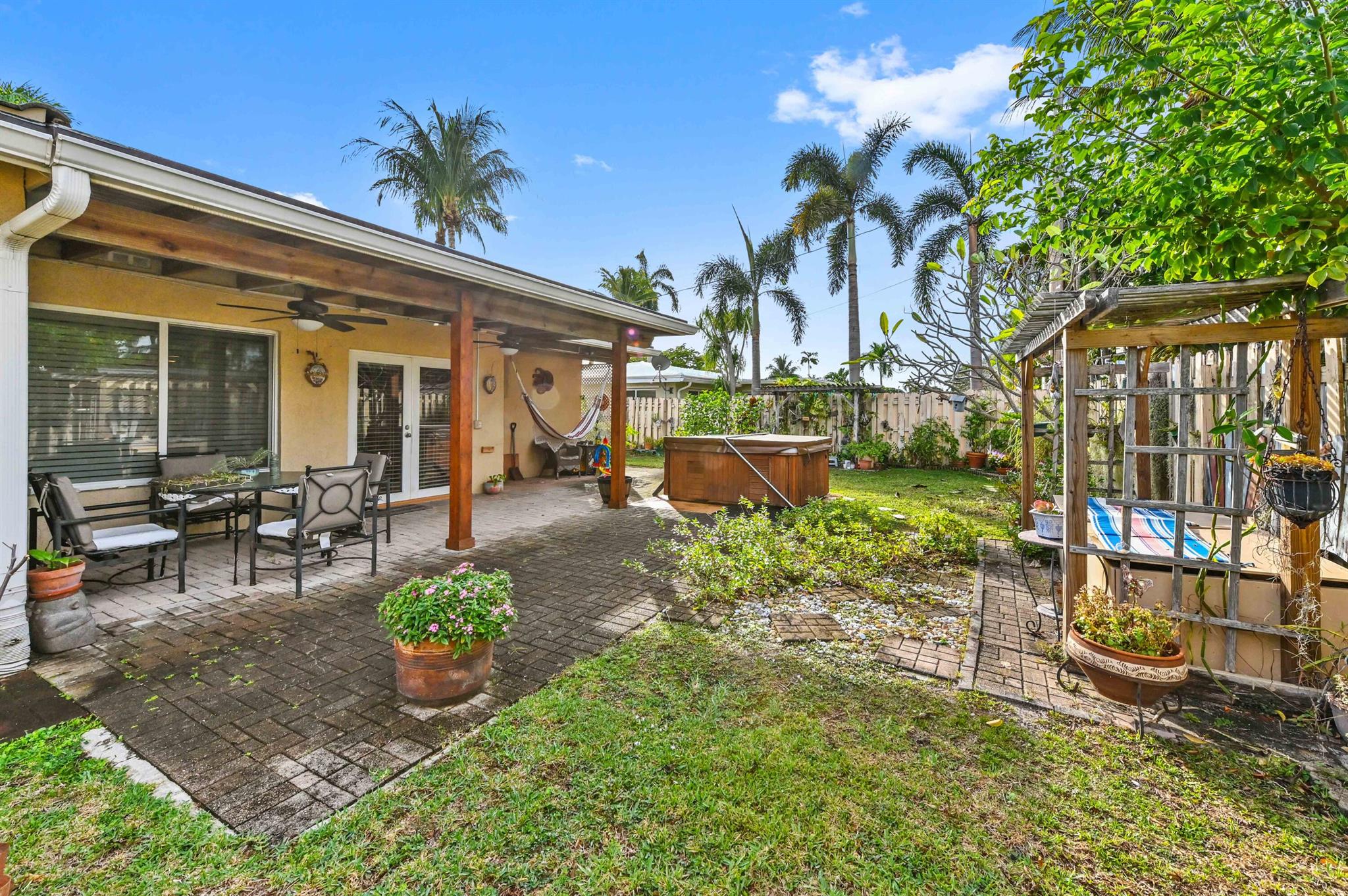 FLORESTA ESTATES - Residential