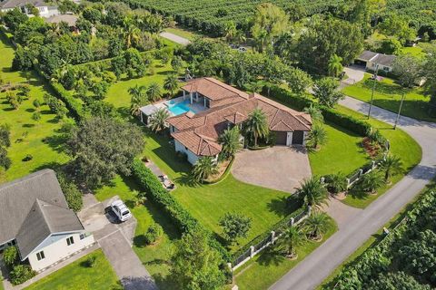 15701 SW 254th St Miami FL 33031